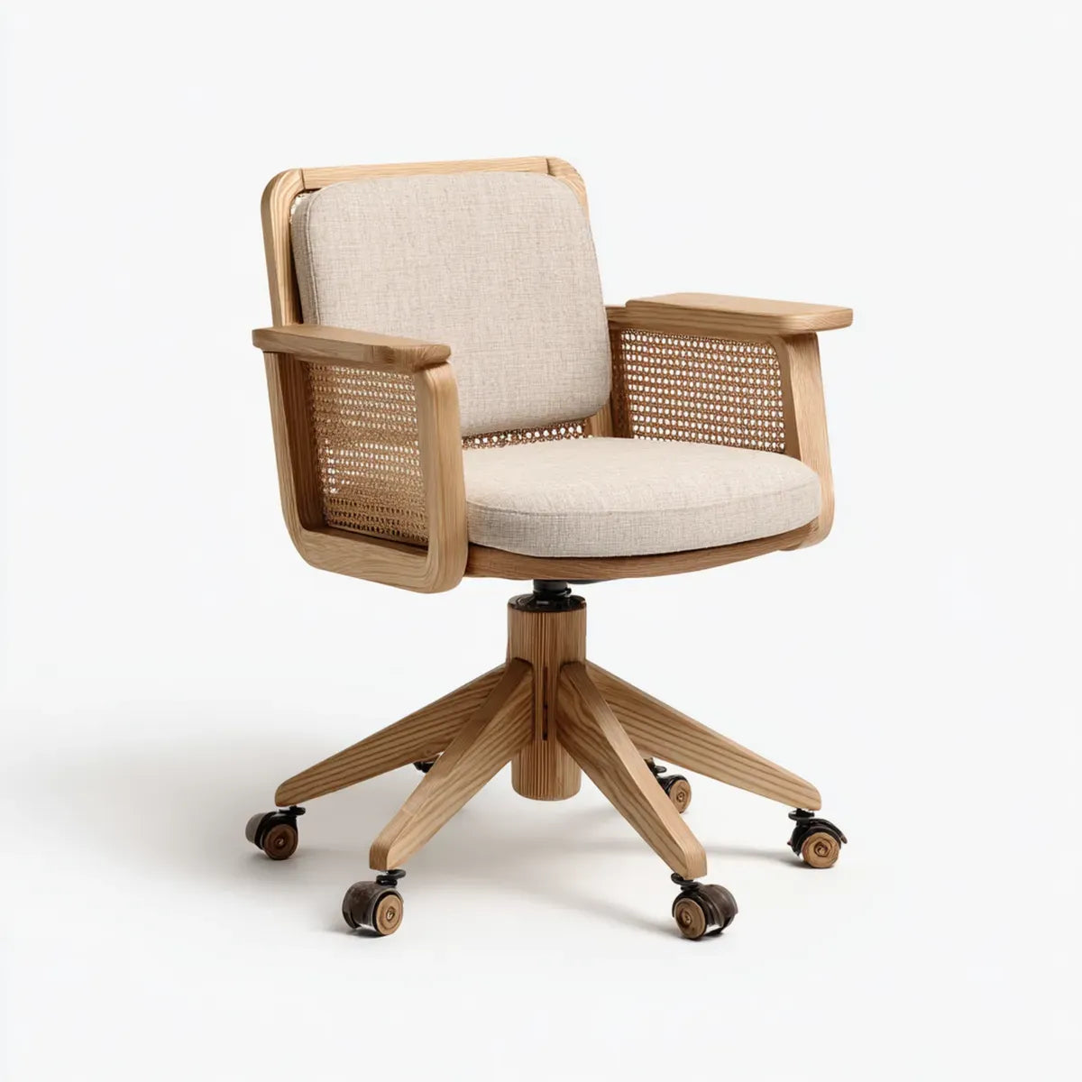 Sedia da ufficio girevole beige in legno massello e rattan con braccioli 65 x 65 x 86 cm